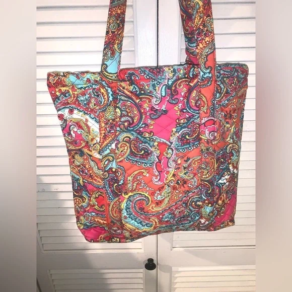 Quilted Tote Bag NWT with insert bag inside Pink - Picture 3 of 5